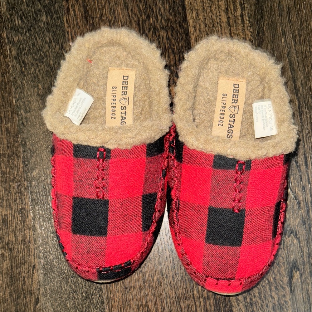 Deer Stags Kids' Black and Red Checkered Slippers- Band New